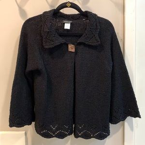Lightweight one button sweater